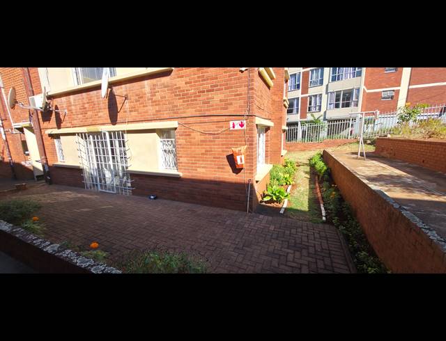 1 BEDROOM APARTMENT TO LET IN ESSENWOOD